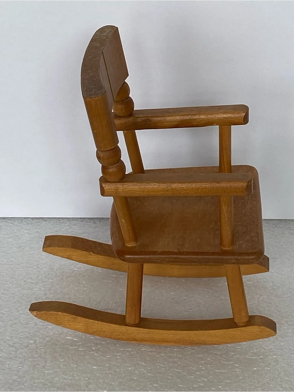 Vintage Strombecker Wooden T-Back Armed Rocking Chair Seat Doll House Furniture